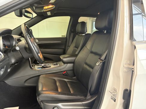 Used 2022 Jeep Grand Cherokee Limited AWD/4WD image 11