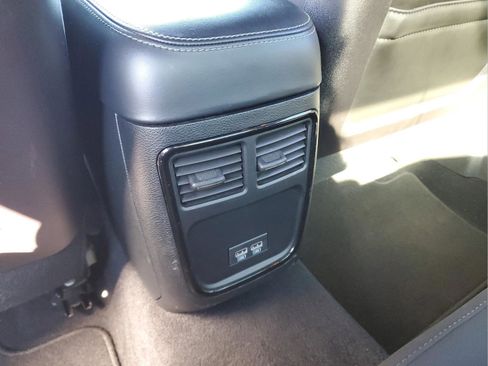 Used 2019 Dodge Charger SXT w/ Blacktop Package image 15