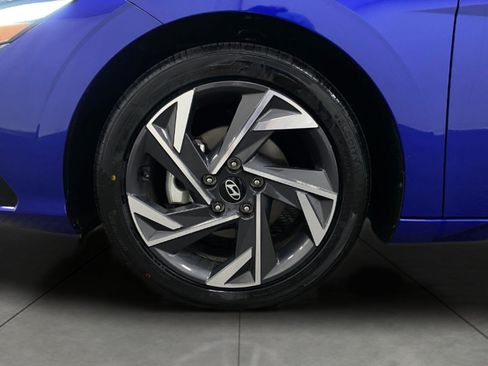 Certified 2025 Hyundai Elantra SEL FWD image 11