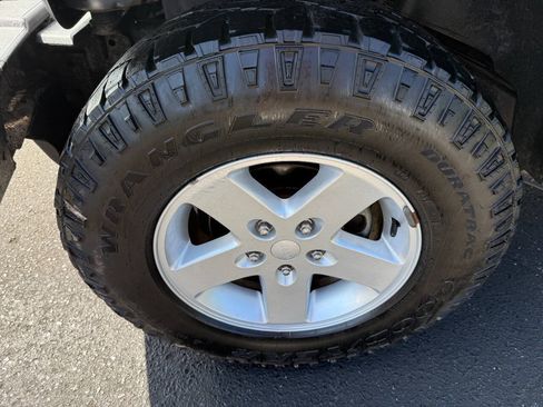 Used 2015 Jeep Wrangler Unlimited Sport w/ Quick Order Package 24S AWD/4WD image 9