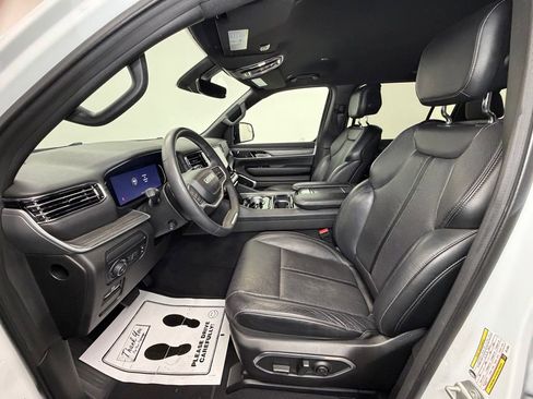 Used 2024 Jeep Wagoneer L Series II w/ Flexible Seating Group image 4