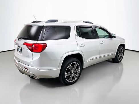 Used 2019 GMC Acadia Denali w/ Technology Package FWD image 7