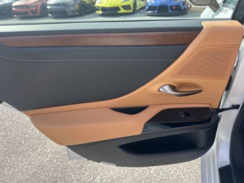 Used 2025 Lexus ES 350 w/ Premium Package image 28