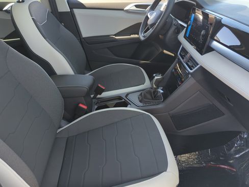 New 2026 Volkswagen Taos SE image 18
