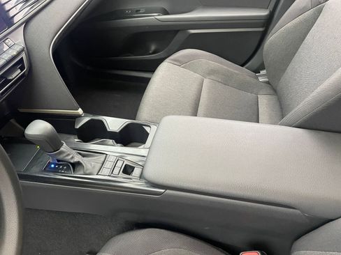 Used 2025 Toyota Camry LE image 40