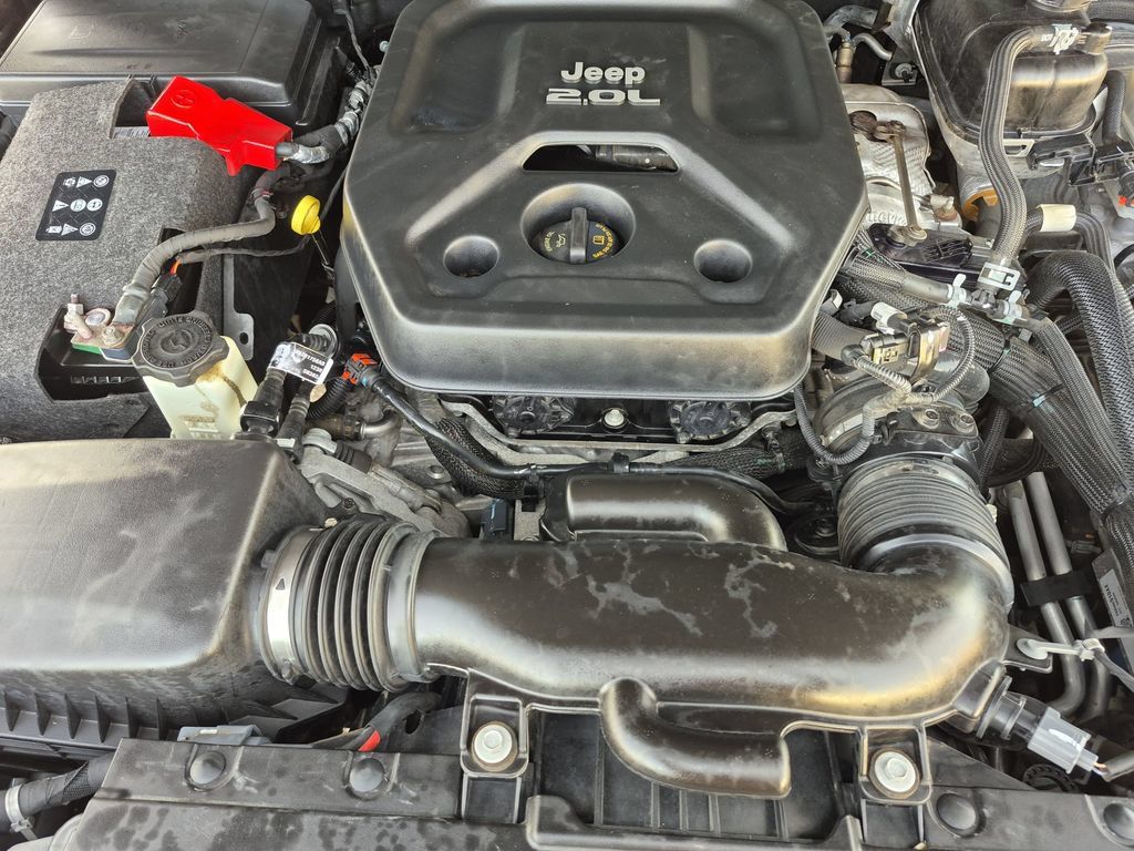 Used 2018 Jeep Wrangler Unlimited Sahara AWD/4WD image 18