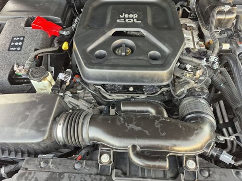 Used 2018 Jeep Wrangler Unlimited Sahara AWD/4WD image 18