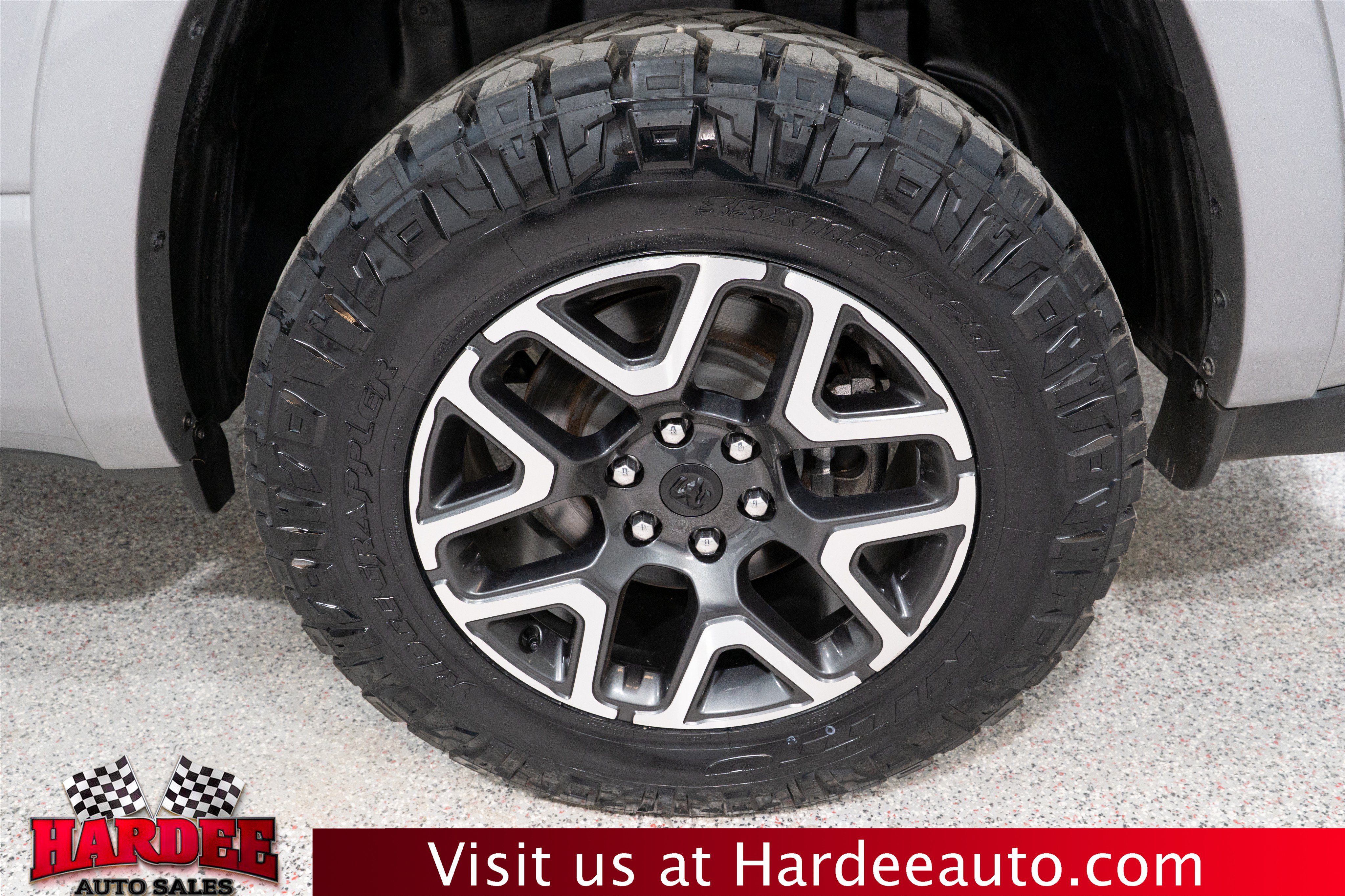 Used 2025 RAM 1500 Laramie AWD/4WD image 10