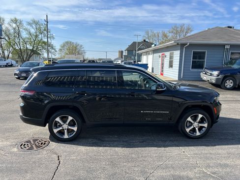 Used 2023 Jeep Grand Cherokee L Limited w/ Luxury Tech Group II AWD/4WD image 3