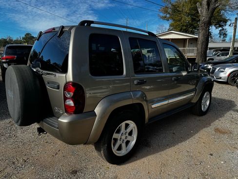 Used 2007 Jeep Liberty Limited image 7