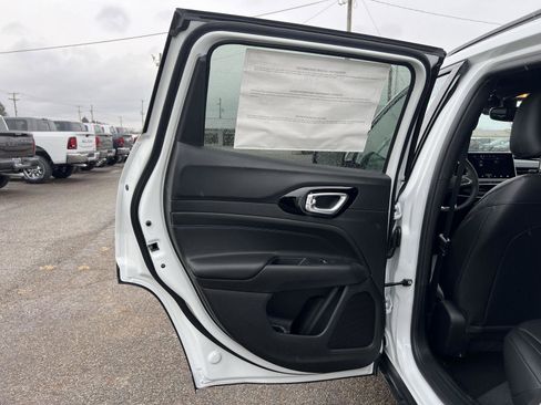 New 2026 Jeep Compass Latitude image 25