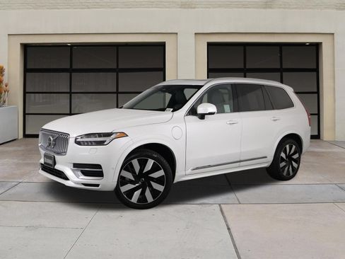 Certified 2023 Volvo XC90 T8 Ultimate AWD/4WD image 3