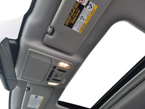 Used 2023 Toyota Highlander XLE AWD/4WD image 24