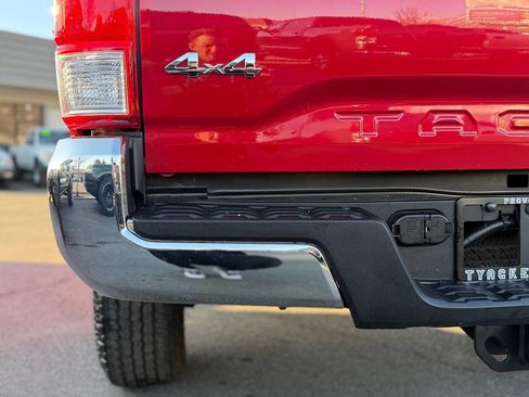 Used 2016 Toyota Tacoma TRD Sport image 92