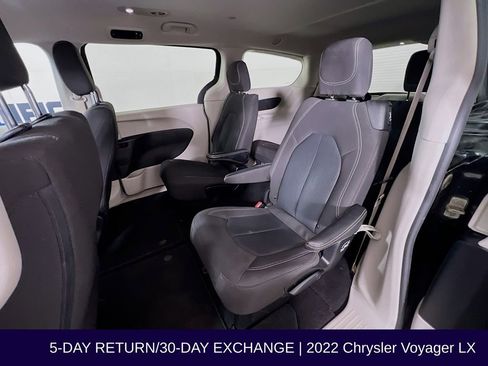 Used 2022 Chrysler Voyager LX image 25