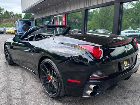 Used 2010 Ferrari California RWD image 17