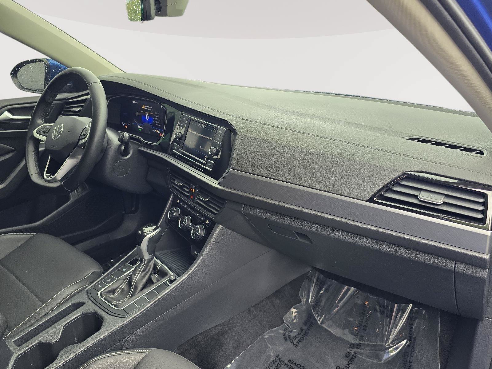 Used 2024 Volkswagen Jetta SE w/ Panoramic Sunroof Package FWD image 16