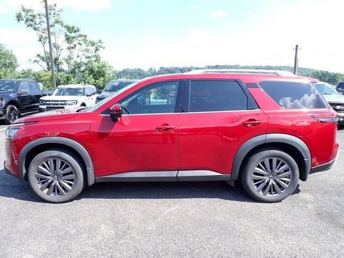 Used 2023 Nissan Pathfinder SL w/ SL Premium Package AWD/4WD image 2