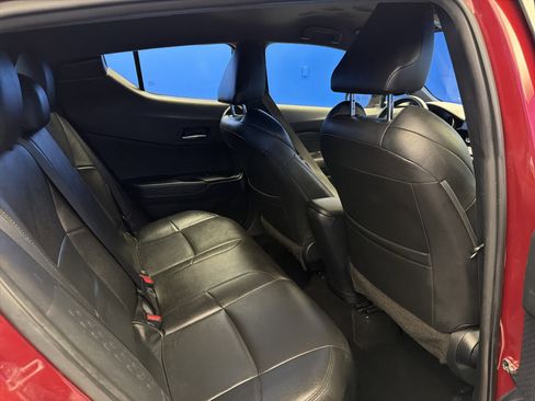 Used 2018 Toyota C-HR XLE FWD image 25