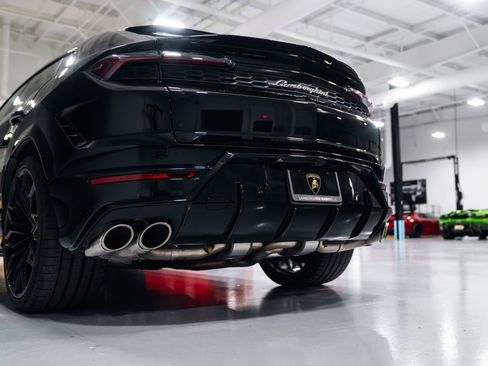 Used 2025 Lamborghini Urus SE image 31