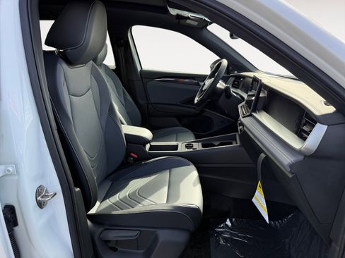 New 2026 Volkswagen Tiguan SE R-Line AWD/4WD image 19