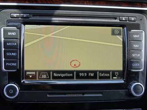 Used 2013 Volkswagen Passat TDI SEL Premium image 9