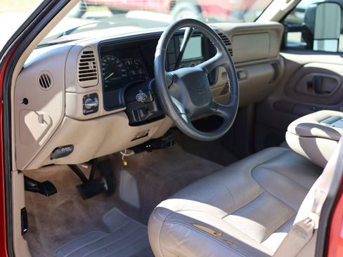 Used 1998 Chevrolet Suburban Z71 w/ Preferred Equipment Group 3 image 18