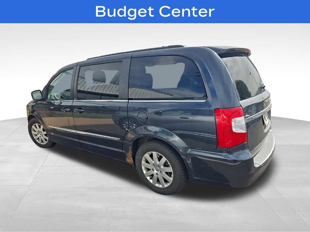 Used 2013 Chrysler Town & Country Touring FWD image 2