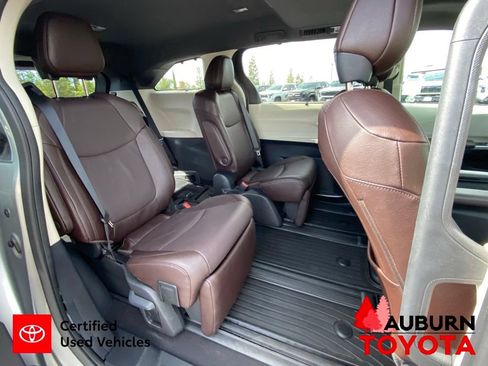 Used 2024 Toyota Sienna Platinum AWD/4WD image 21