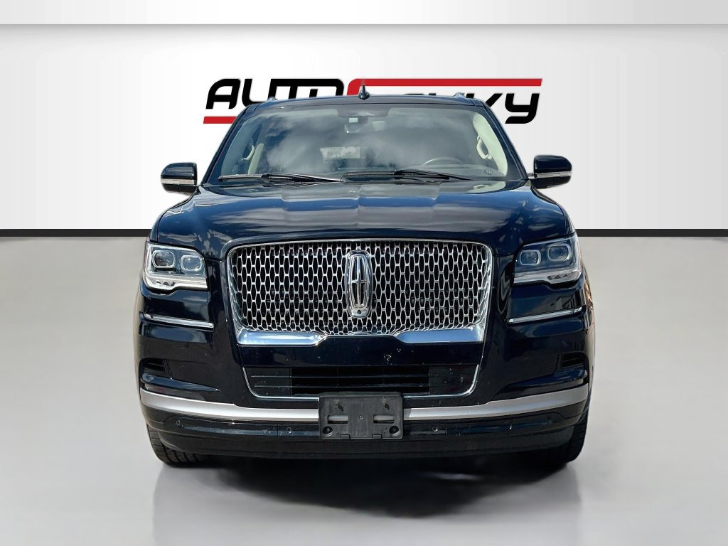 Used 2022 Lincoln Navigator L Reserve AWD/4WD image 2