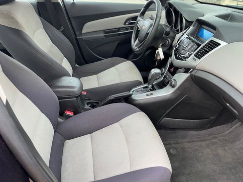 Used 2014 Chevrolet Cruze LS FWD image 11