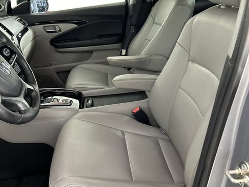 Used 2020 Honda Pilot Touring image 11