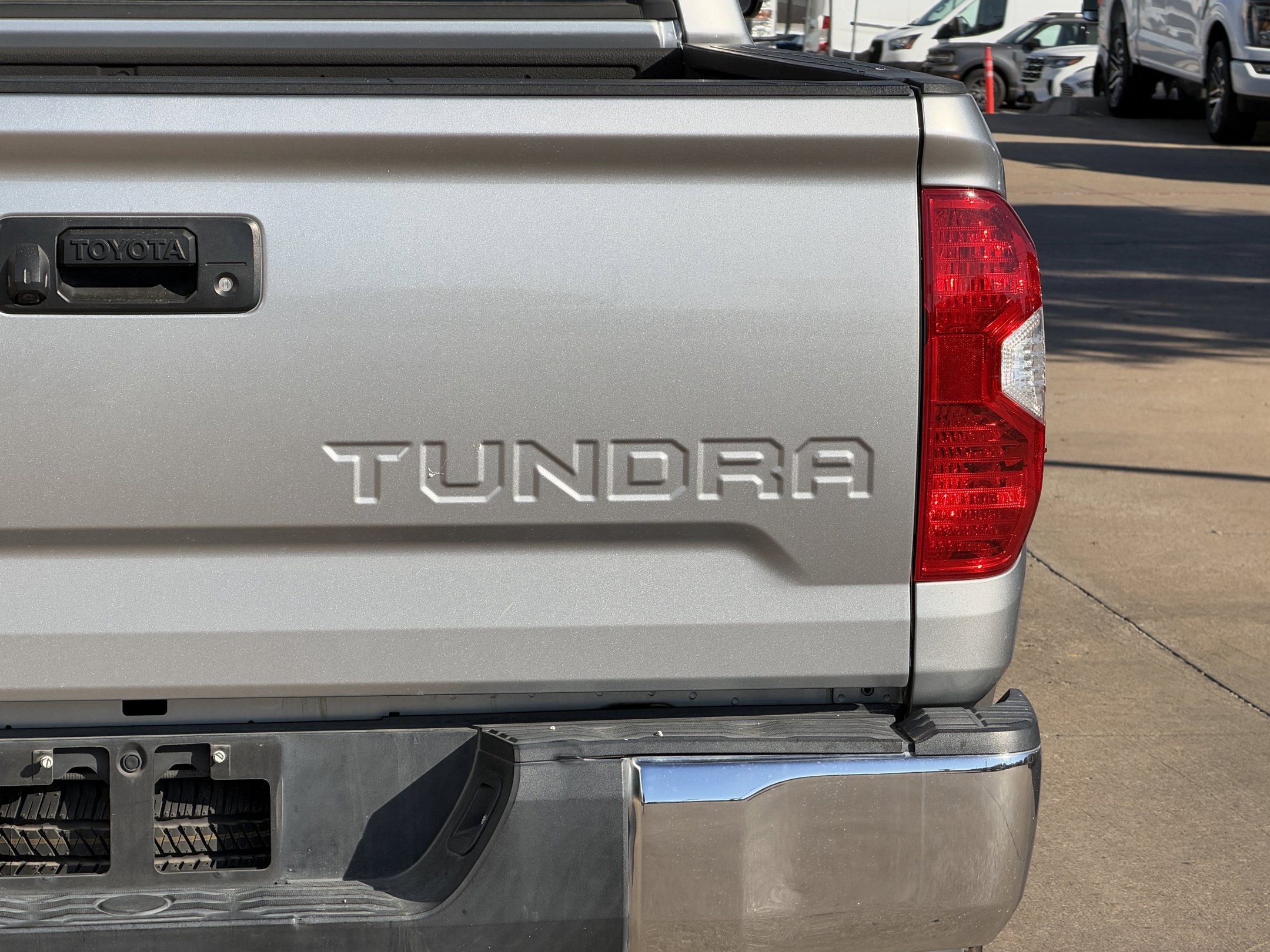 Used 2017 Toyota Tundra SR5 w/ SR5 Upgrade Package RWD image 10