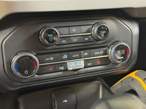 Used 2023 Ford Bronco Badlands w/ Sasquatch Package AWD/4WD image 40