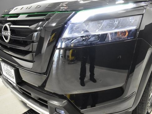 Used 2022 Nissan Pathfinder SL w/ Lighting Package (N92) image 11