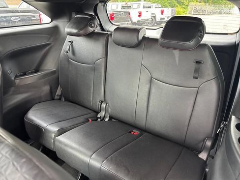Used 2025 Toyota Sienna XSE AWD/4WD image 16