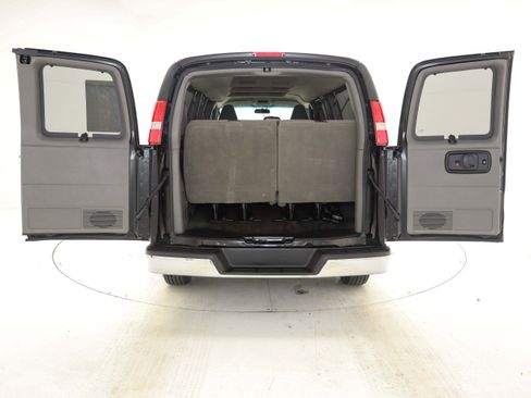 Used 2017 Chevrolet Express 3500 LT w/ LT Preferred Equipment Group image 10