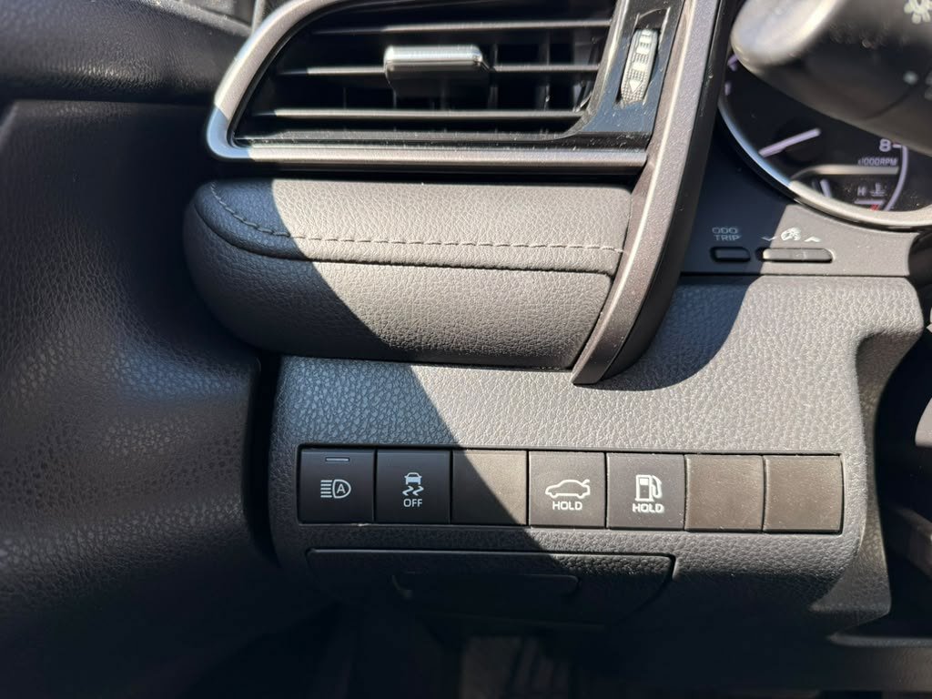 Used 2021 Toyota Camry LE AWD/4WD image 35