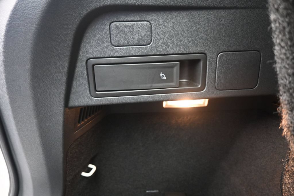 Used 2020 Volkswagen Tiguan SE FWD image 26