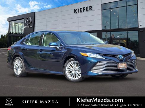 Used 2020 Toyota Camry XLE image 1
