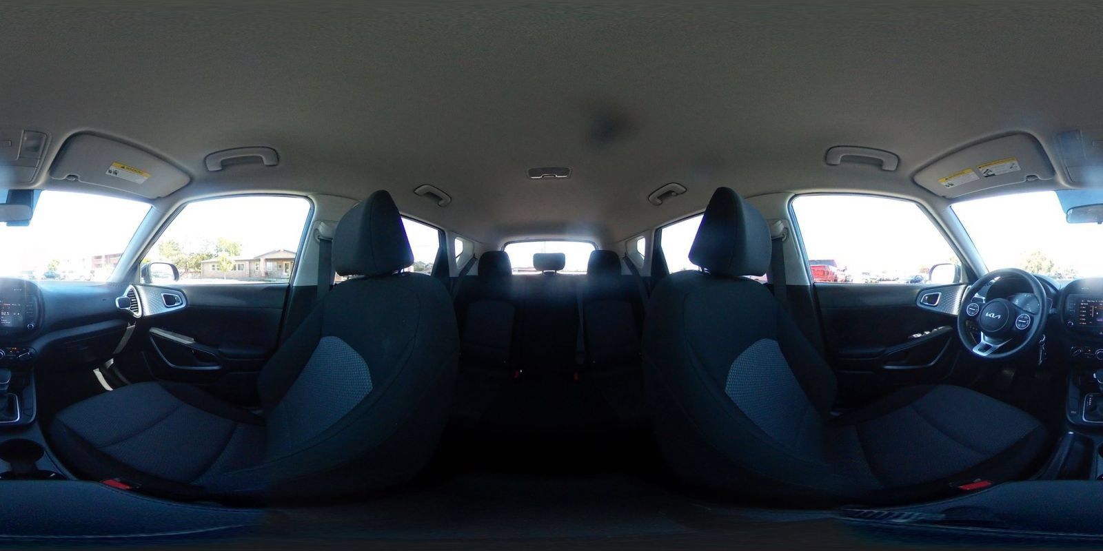 Used 2025 Kia Soul LX w/ LX Technology Package FWD image 39
