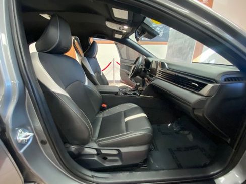 Used 2025 Toyota Camry SE image 21