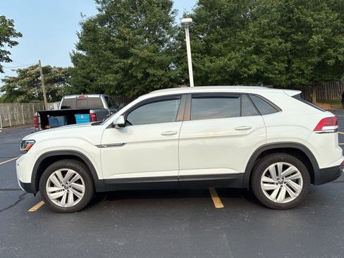 Used 2022 Volkswagen Atlas Cross Sport SE AWD/4WD image 2
