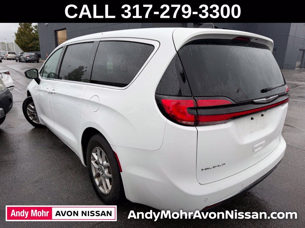Used 2025 Chrysler Pacifica Select FWD image 6