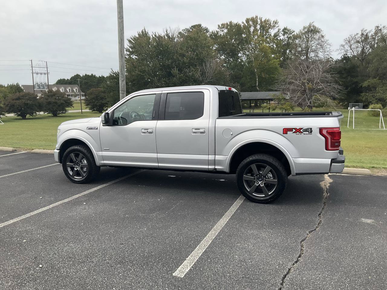 Used 2015 Ford F150 Lariat w/ Equipment Group 502A Luxury AWD/4WD image 12