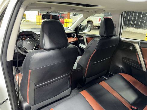Used 2015 Toyota RAV4 Limited image 29
