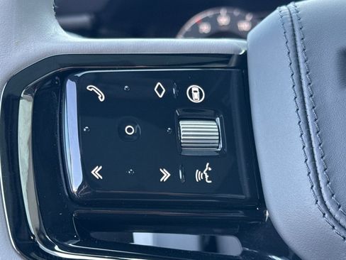 Certified 2026 Land Rover Range Rover Velar Dynamic SE AWD/4WD image 28