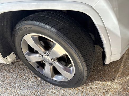 Used 2015 Jeep Grand Cherokee Overland w/ Advanced Technology Group image 39