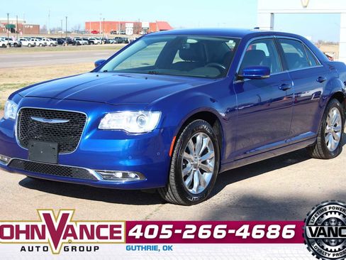 Used 2021 Chrysler 300 Touring L image 3