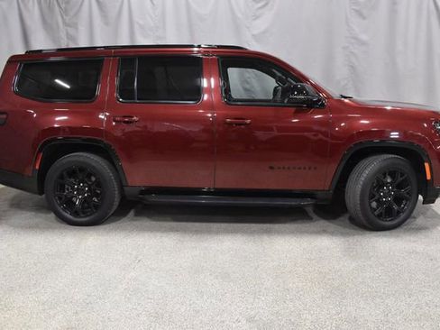 Used 2024 Jeep Wagoneer Series II image 2